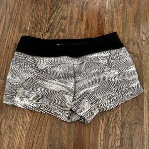 Lululemon Speed Up Mid-Rise Lined Shorts Size 8